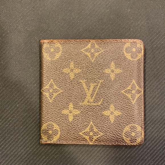 Louis Vuitton Bi Fold Wallet - Picture 2 of 9